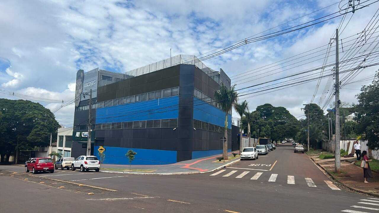 Foto do Imóvel Prédio Comercial para locação em Maringá, Zona 08, com 10 quartos, 800m² de área útil